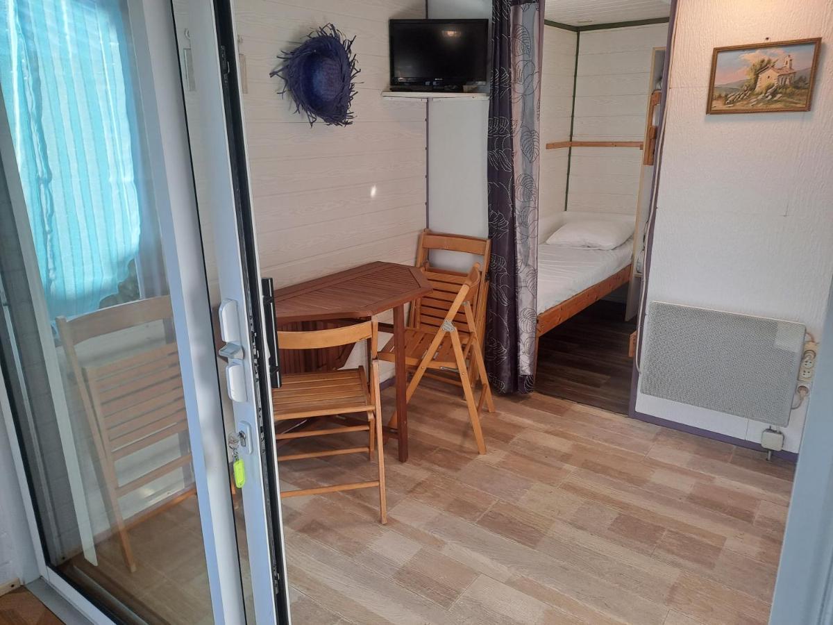 Chalet Pour 5 Personnes Equipe Sur Emplacement Privatif Dans Camping 4 Etoiles Appartenant Et Gere Par Un Particulier Hotel Фоа Екстериор снимка