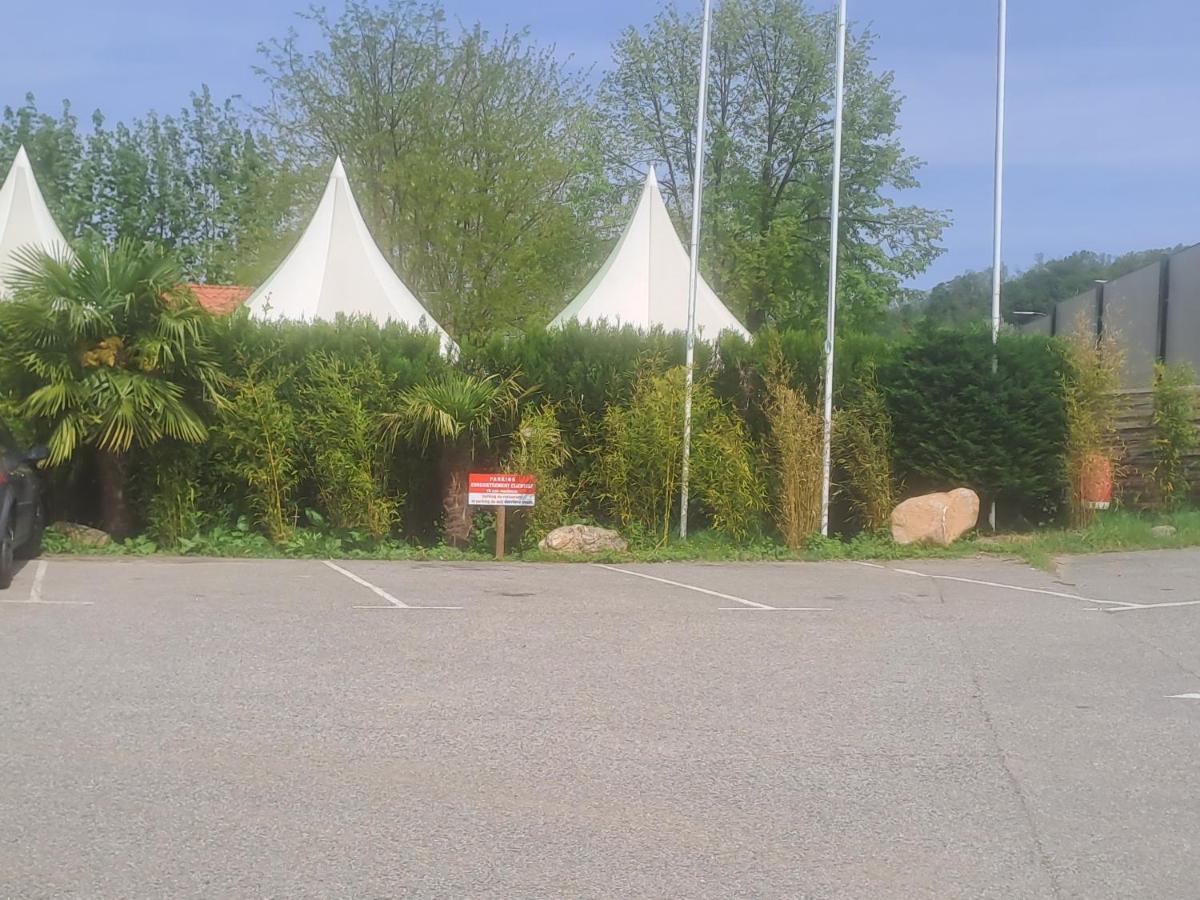 Chalet Pour 5 Personnes Equipe Sur Emplacement Privatif Dans Camping 4 Etoiles Appartenant Et Gere Par Un Particulier Hotel Фоа Екстериор снимка